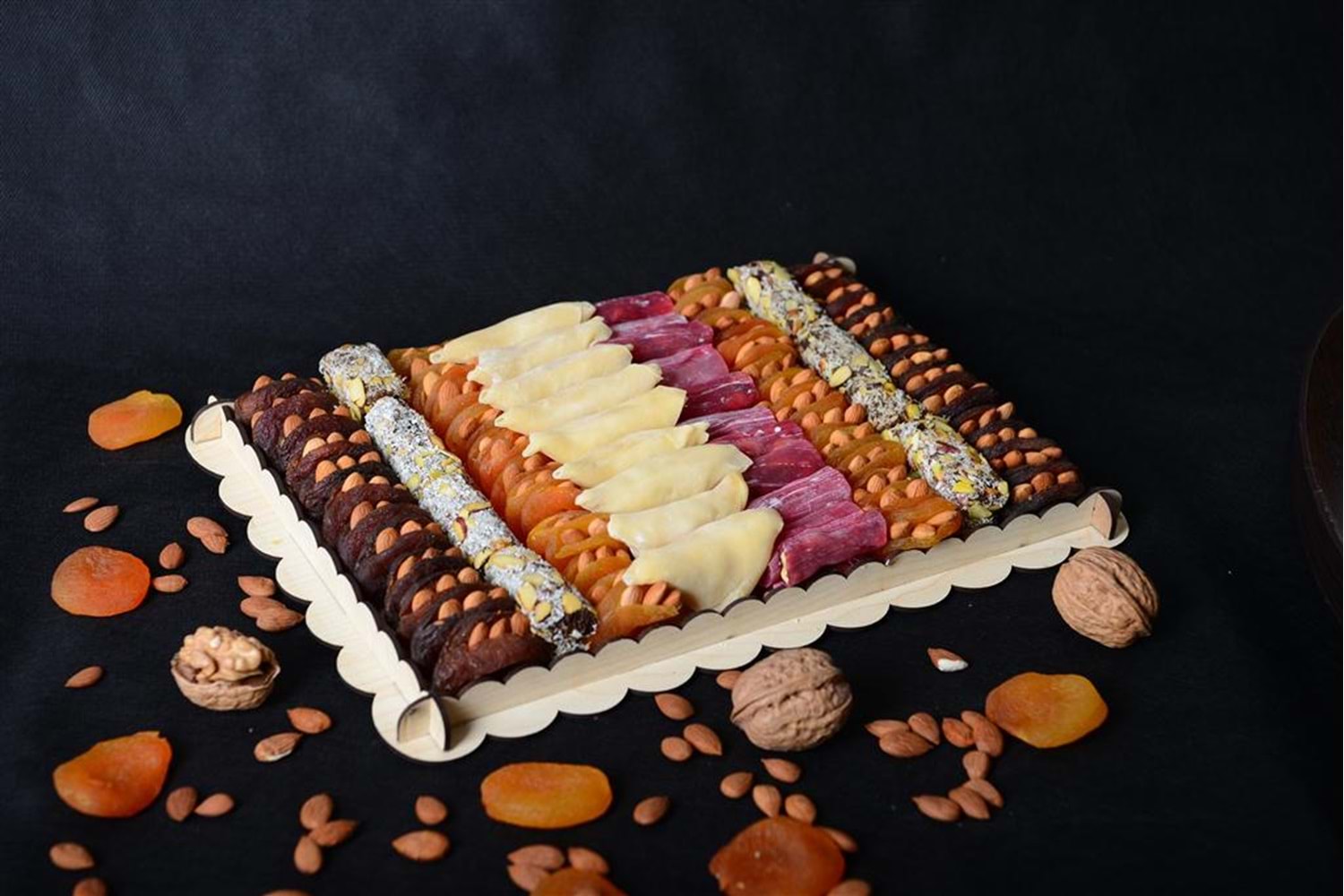 HEDİYELİK DİKDÖRTGEN KAYISI SEPETİ (800 GR)