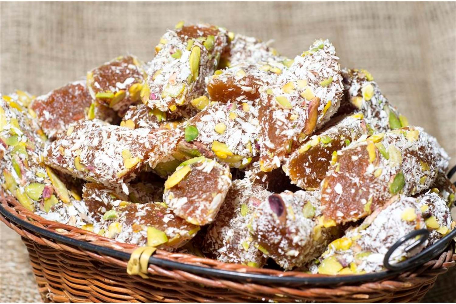 FISTIKLI KAYISI SUCUĞU