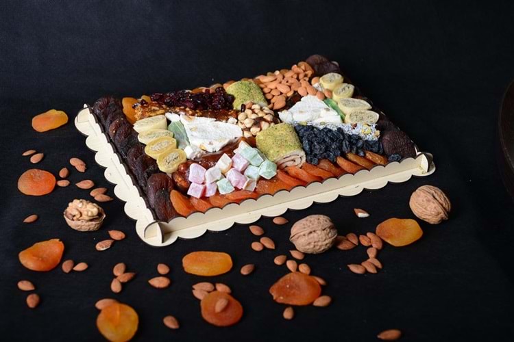 HEDİYELİK DİKDÖRTGEN KAYISI SEPETİ-2 (800 GR)