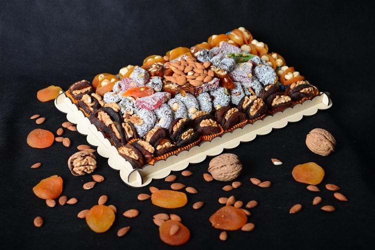 HEDİYELİK DİKDÖRTGEN KAYISI SEPETİ-3 (800 GR)