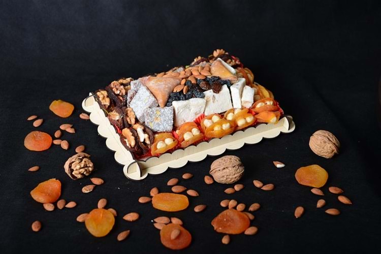 HEDİYELİK KATLI DİKDÖRTGEN KAYISI SEPETİ (1.1 KG)