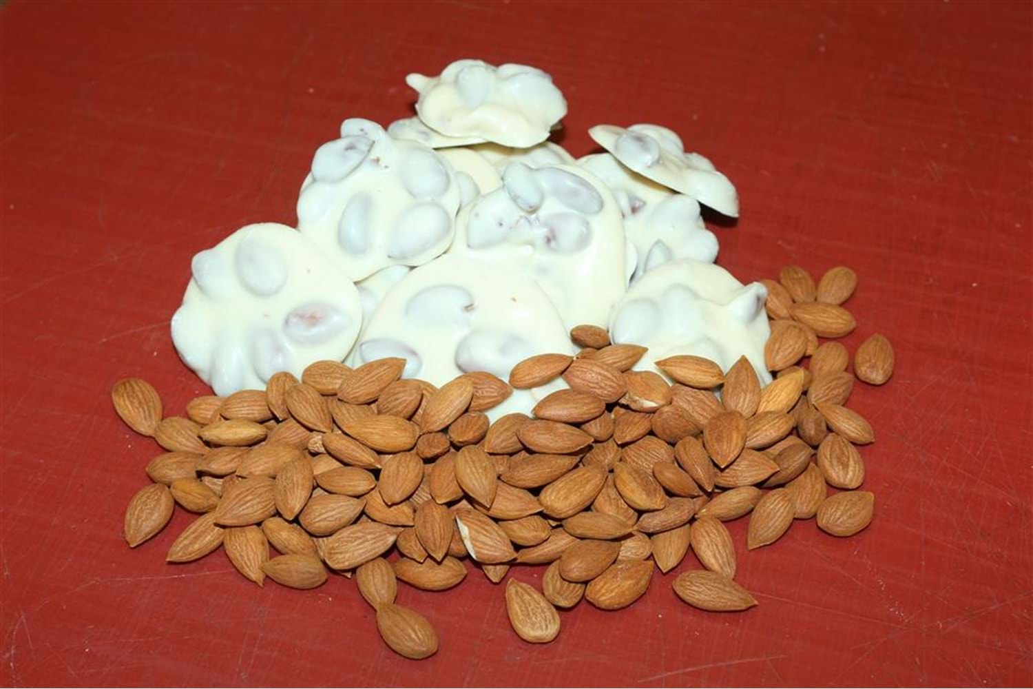 KAVRULMUŞ GÜN KURUSU ÇEKİRDEKLİ BEYAZ ÇİKOLOTA